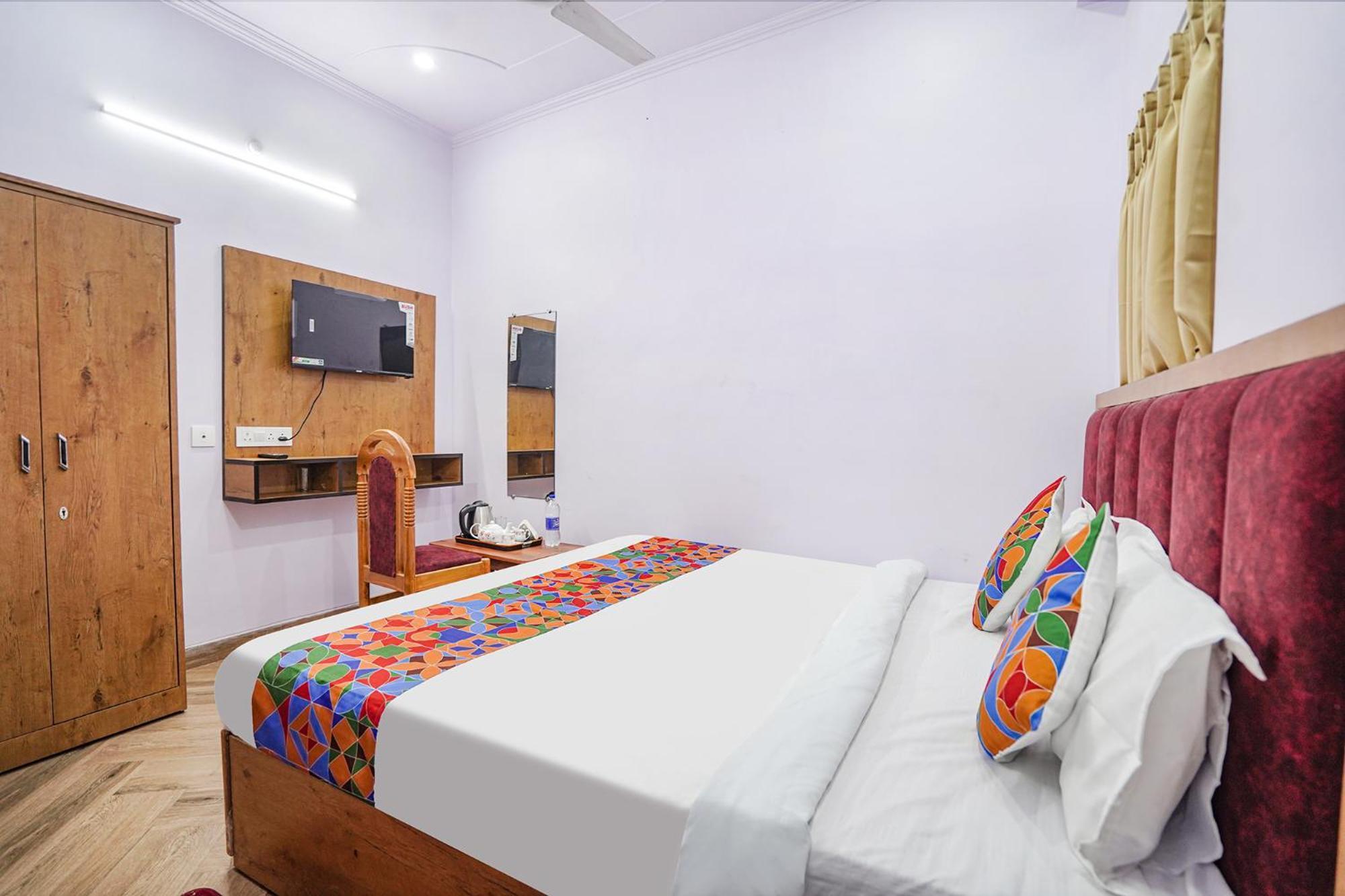 Fabhotel Raghav Raj *