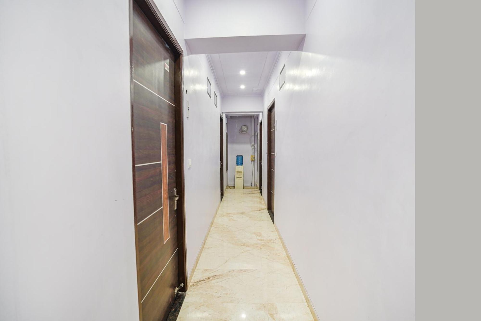Fabhotel Raghav Raj *